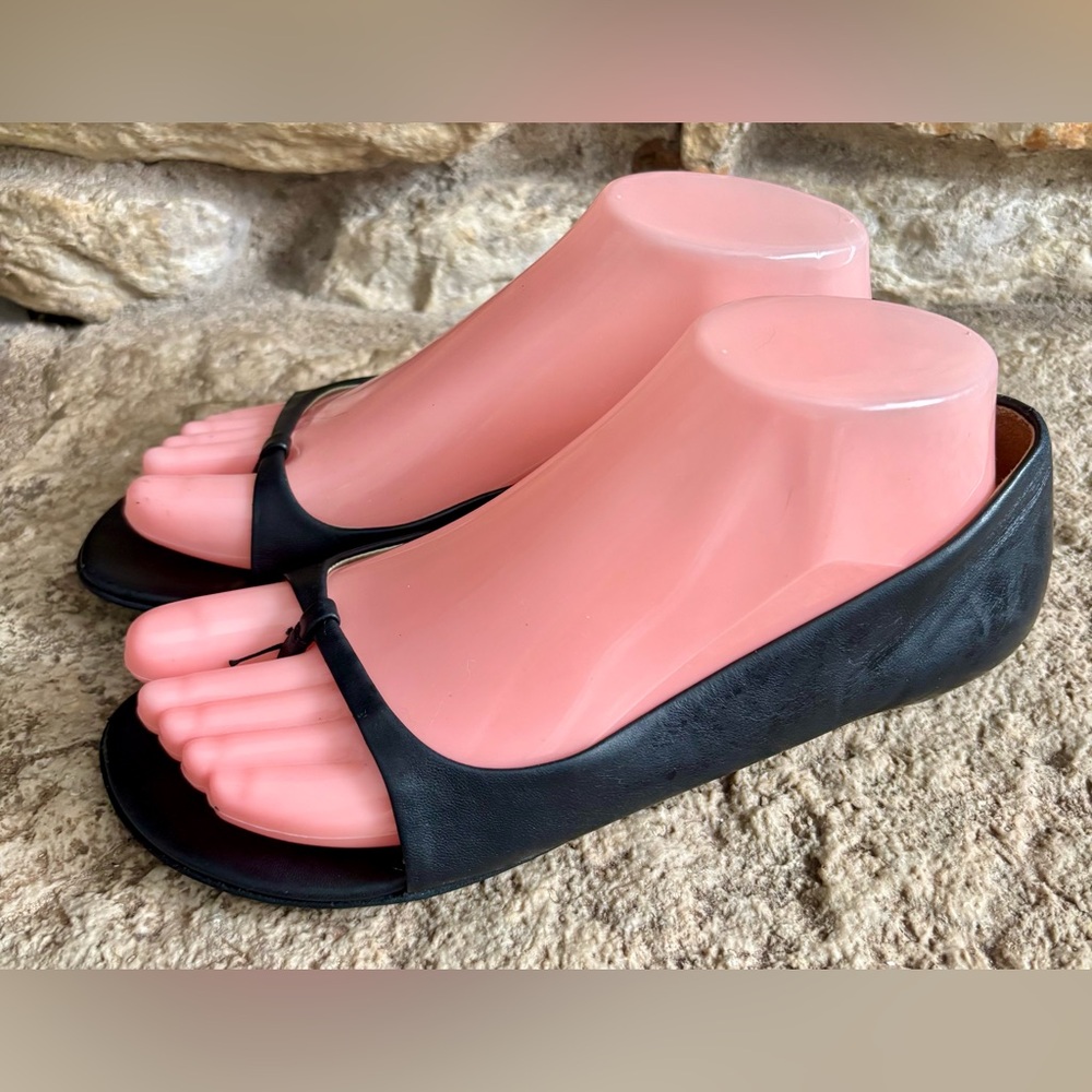 Prada Black Leather Minimal T-Strap Thong Flats Sandals Shoes 37.5/US 7 - Picture 3 of 10